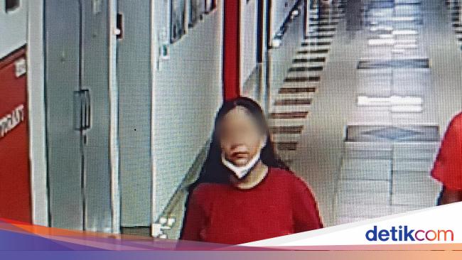 Fraudsters of adoption mode baby have stock photos