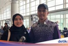The story of the depok -pilgrims that buy souvenirs from the site when the plane was fictional
