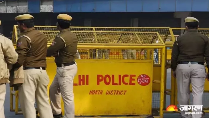 Delhi police struggled to struggle, looted money was sent to China