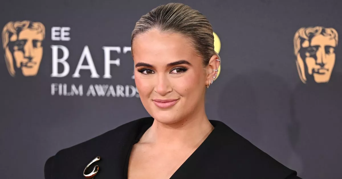 £ 14 BAG LOOKS ‘JUST LIKE’ £ 3,100 Bottega Veneta version worn by molly mae – ryan
