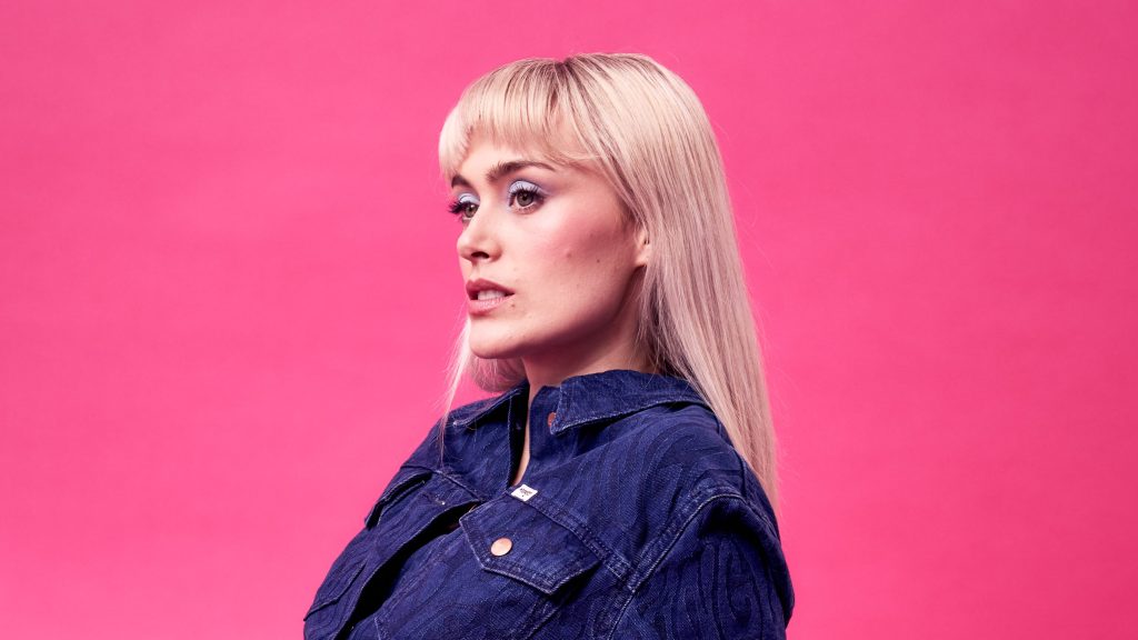 issy-knowles-plass-edinburgh-present-about-onlyfans-stars