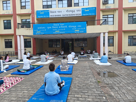 Greater Noida: People do yoga in government and corporate institutions, also organized into the mall