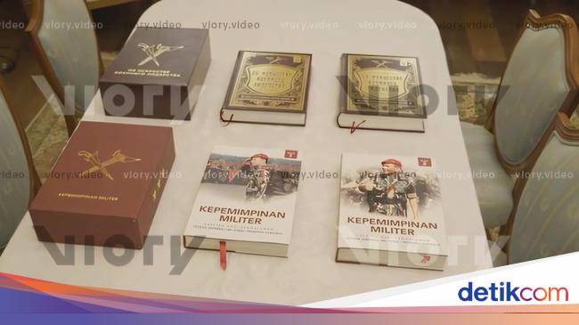 The book ‘Military Leadership’ by Prabowo published in the Russian version