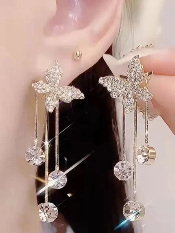 Try these 6 earrings for the party