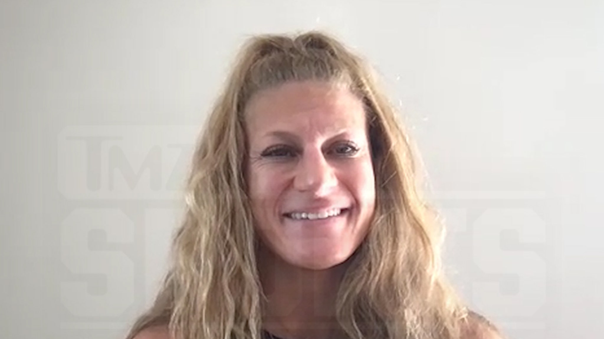 kayla-harrison-opens-up-on-ufc-316-weight-slice,-submitting-pena,-combat-w/-nunes!