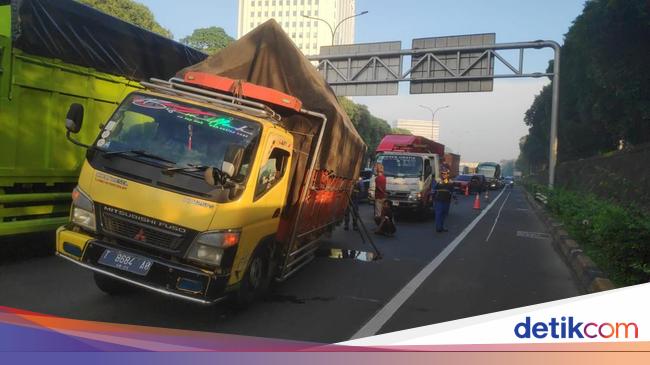 There is a broken ash truck in the Jorr -Toll Road, moving towards the Rambutan Village Stagged