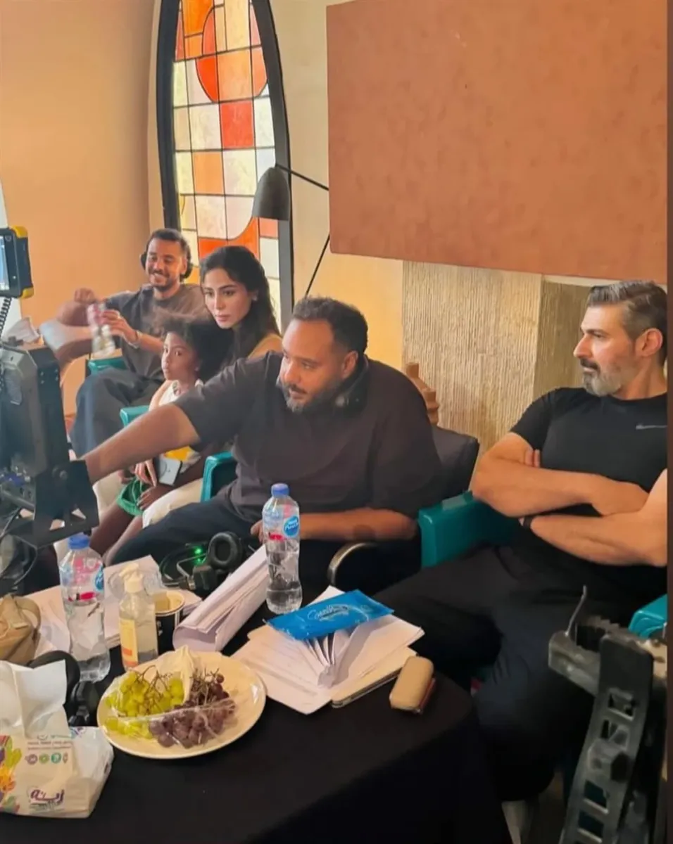 ياسر جلال مذيع تلفزيوني في مسلسل للعدالة وجه آر – ryan