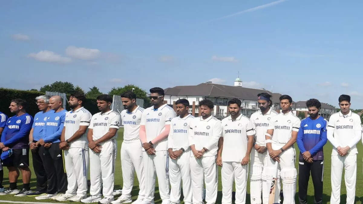Indian cricket team paid tribute to victims of Ahmedabad aircraft crash in England land, watch this video of emotional