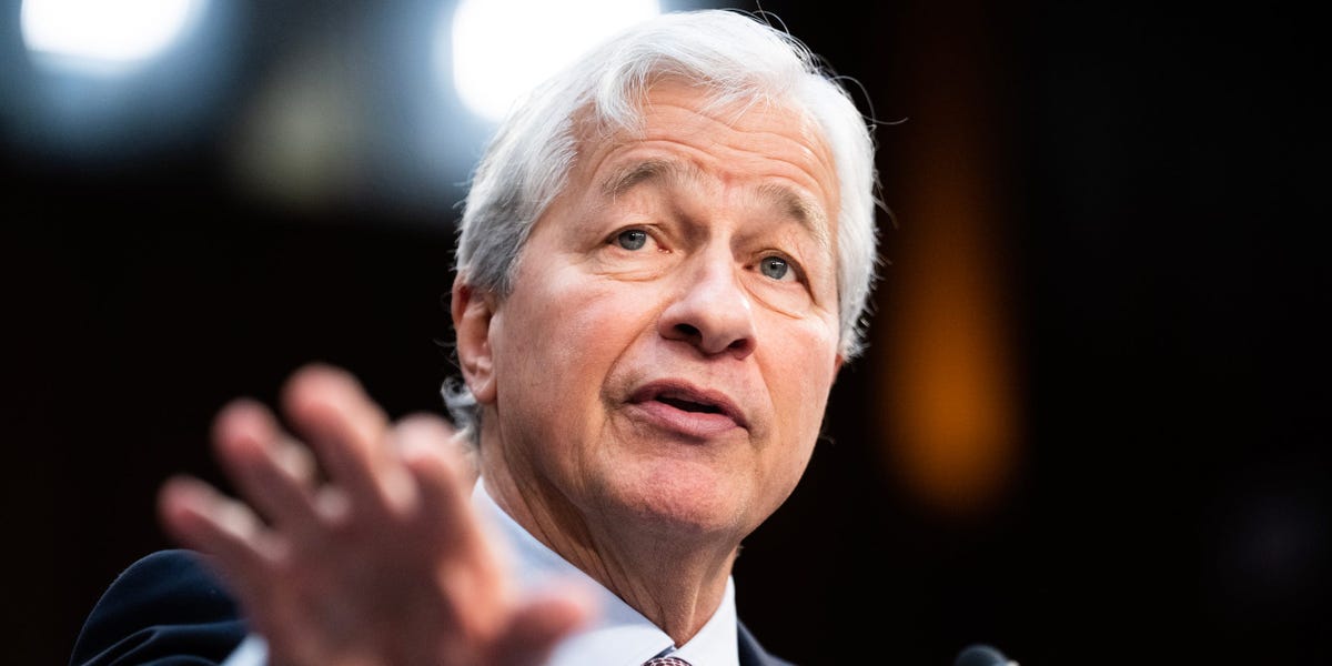 jpmorgan-cracks-down-on-buyout-firms-poaching-junior-bankers