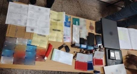 الدار البيضاء. حجز 76 ختما مطاطيا مزورا و 15 بطاقة بنكية لدى عصابة «الكوبل» – ryan