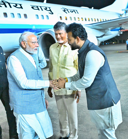 Yogandhra 2025: PM Modi welcomed in Visakhapatnam, Andhra Pradesh becomes the center of the global yoga movement