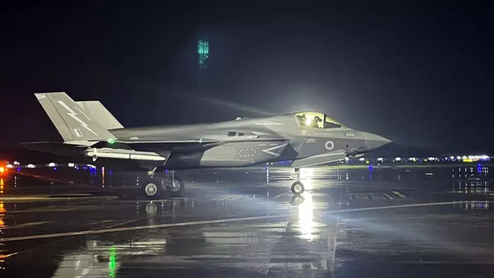 Now Britain’s fighter plane stood in Kerala, chasing, malfunctioning in hydraulic – British fleet F35B aircraft is still stuck in Kerala, it can be chased