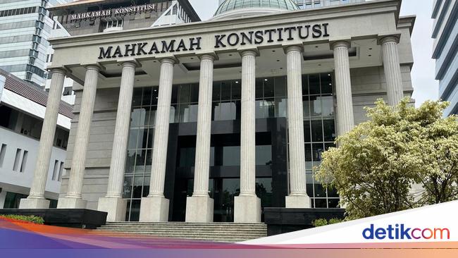 Put a case of a catfish vendor may be charged with the Corruption Act that appears during the Constitutional Court session
