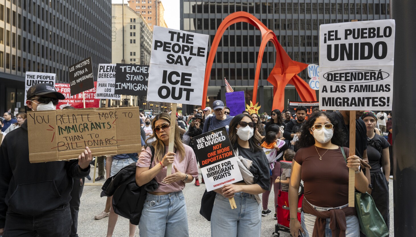 mayor-johnson-urges-chicagoans-to-‘arise’-in-defiance-of-trump-immigration-raids