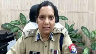 Large action by the Police Commissioner in Noida, six outpost in -Charge, was suspended, two police station removed -police commissioner had suspended six police native and removed two police stations in Noida
