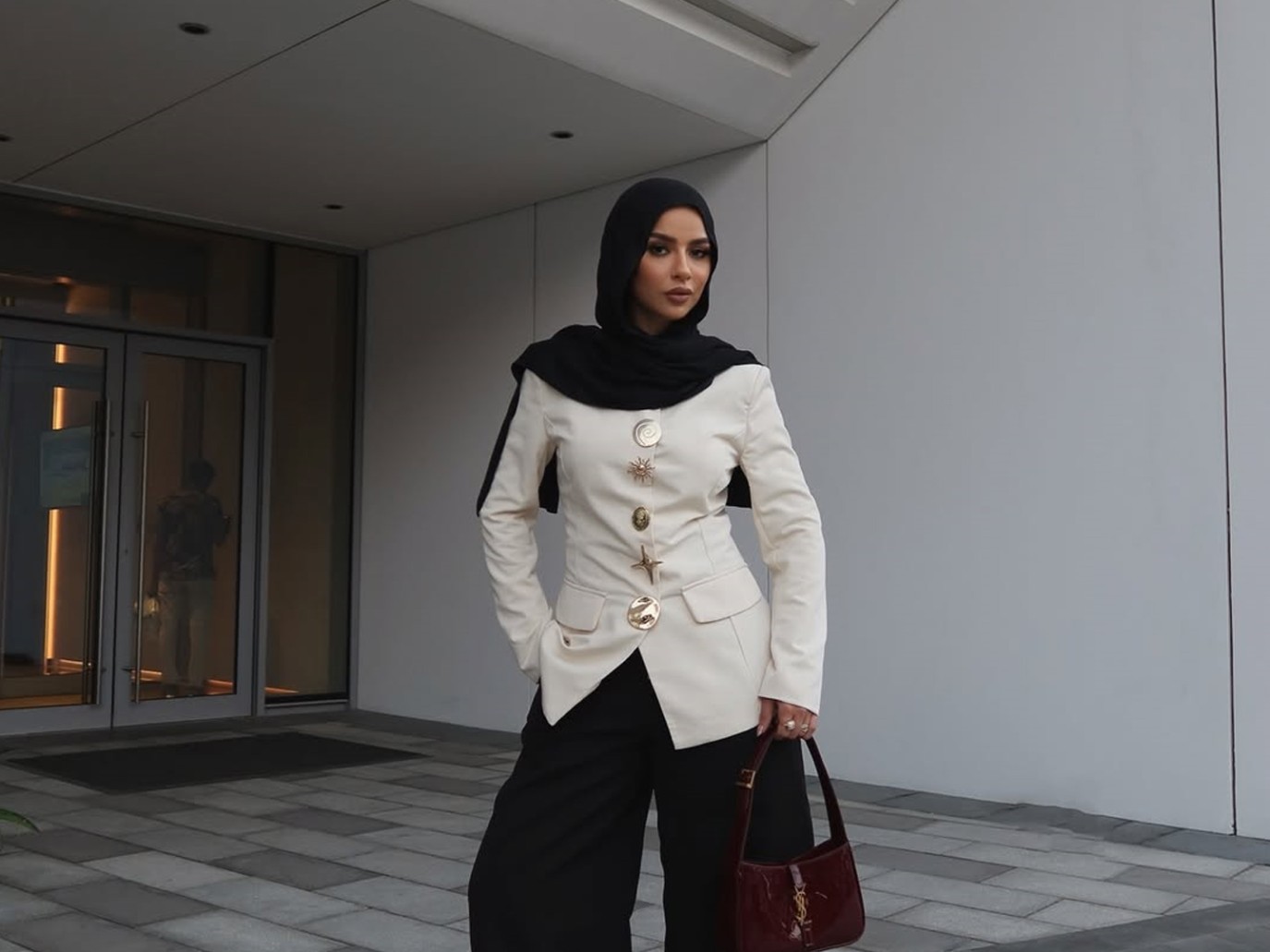 5-causes-made-veiled-model-blogs-desire-this-laser