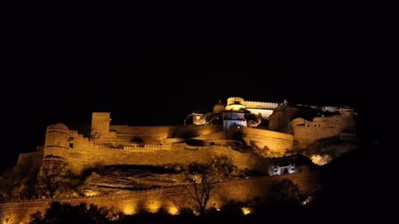 Why does Kumbhalgarh -fort of Rajasthan become Eng at night? Learn the secrets leaked Fueen within 2 minutes that are forced to tremble for people even today
