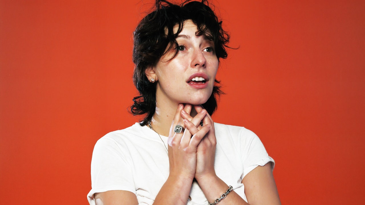 king-princess-annions-tour-and-contemporary-album,-shares-video-for-contemporary-song:-stare