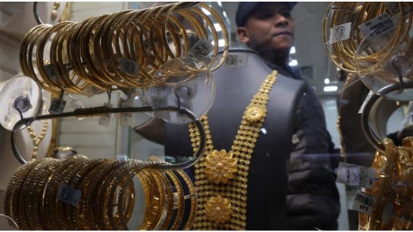 سعر-الذهب-اليوم-الأحد-يقترب-من-الجنون.-الجرام-يلامس-5500-جنيه-لأول-مرة-في-2025-وعيار-14-يصل-لمستوي-قياسي-”-للتجار-والمستهلكين-“