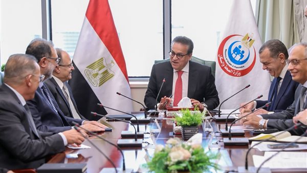 وزير-الصحة-يترأس-اجتماعا-للوقوف-على-مستجدات-فرص-تعزيز-الاستثمات-العالمية-بمصر