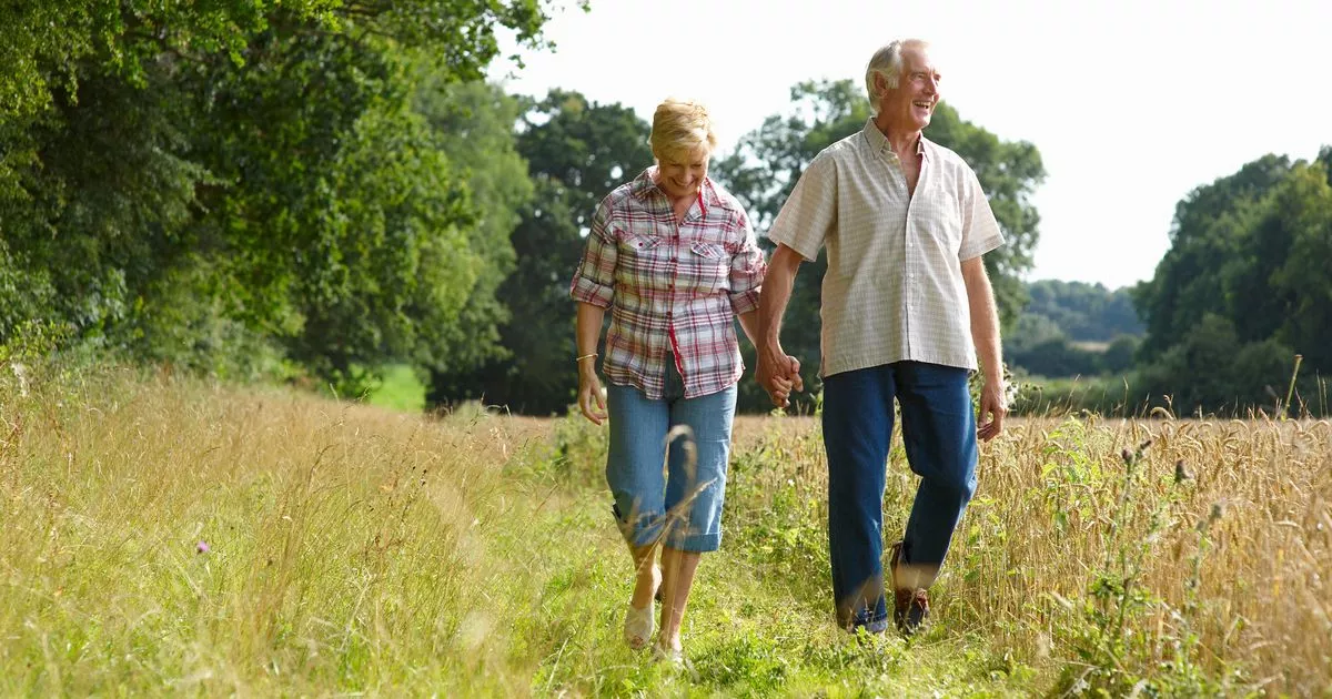 husband-does-same-thing-each-friday-for-68-years-–-leaving-of-us-in-tears