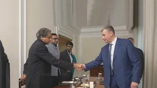 Shashi Tharoor not doing English, not Pakistan, he said in Moscow – Take Terrorist Pak – Shashi Tharoor Slams Pakistan in French not English in Moscow