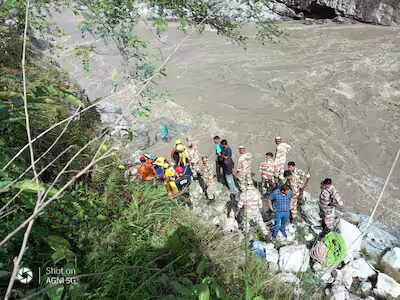 Bus falls in Alaknanda River, searching for missing passengers continues, see a list of passengers here