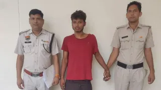 Gurugram Crime: In a fight of earphones, colleagues catch the bus conductor, death due to stones in the head – fighting over wearing earphones colleagues who threw bus conductor, died after being hit by stone