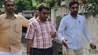 Salary 38 thousand, gold worth 30 lakhs from home; Shocking revelations in bribery case – salary 38 thousand gold work 30 lakhs repaired from home and shocking revivals in bribery