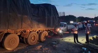UP NEWS: This road closed in Deoria for eight hours, jam for several kilometers; Passengers are upset – the southern slope of Larad train station remained in Deoria for eight hours