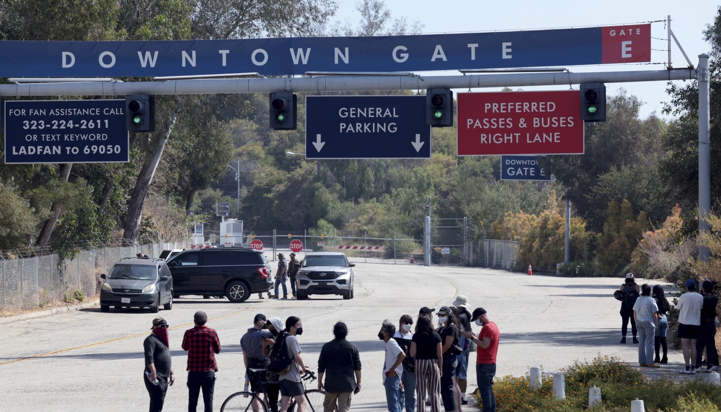 dodgers-converse-federal-immigration-agents-to-scoot-away-stadium-parking-lot