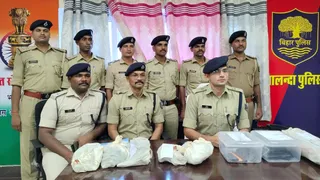 Couples ran in Bihar, a couple arrested with a large amount of weapons and equipment -man and woman’s wire with a mini rifle factory in Bihar pair arrested with a number of weapons and equipment