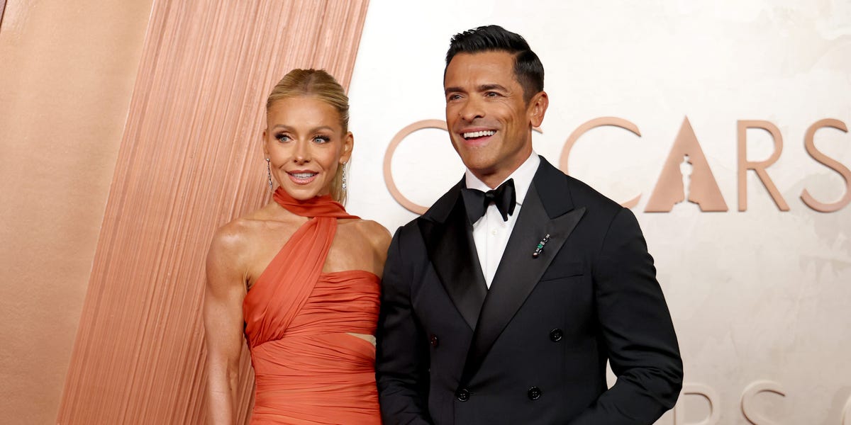 kelly-ripa-says-high-protein-diet-helped-her-match-into-oscars-costume