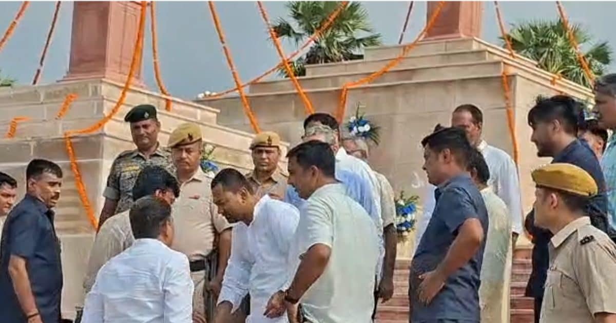 Bihar News: Know what happened that Nishant Kumar, son of CM Nitish, started to touch Patna DM Tyagarajan’s feet?