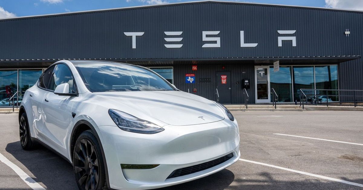 The first “Tesla” car driving itself from the factory to the customer’s house
