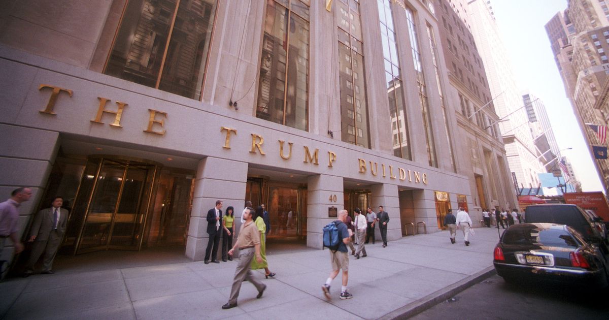 the-irregular-payment-of-donald-trump’s-40-wall-road-constructing