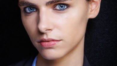 إليكِ طرق رسم الحواجب بأسلوب طبيعي وملفت! صيحات جمالية تعزز ملامحك وتضيف سحرًا لمكياجك اليومي