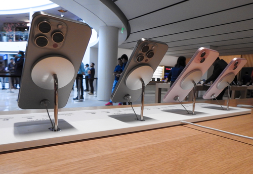 IPhone Revolution: Not just status symbol, the ‘most powerful member’ in ‘Global Village’ also small devices