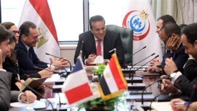 وزير-الصحة-يبحث-مع-سفير-فرنسا-لدى-مصر-تعزيز-سبل-التعاون-المشترك