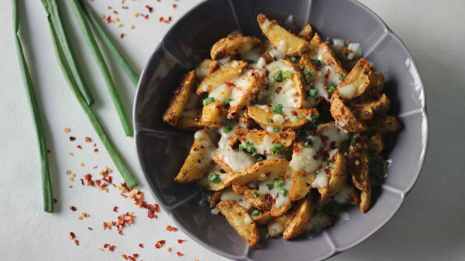 طريقة-عمل-البطا-ودجز-بالفرن-مع-جبنة-الشيدر-one