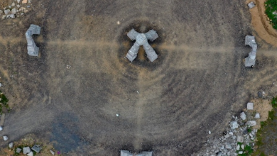 Who makes an atomic bomb?