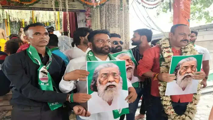 Dishom Guru Shibu Soren treated in Delhi also took president information