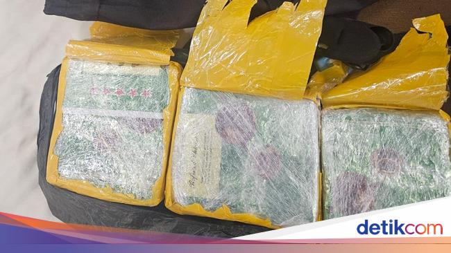 Criminal Investigation Crimes 2 People related to the Malaysian Network Methamphetamine in Lampung-Jakarta