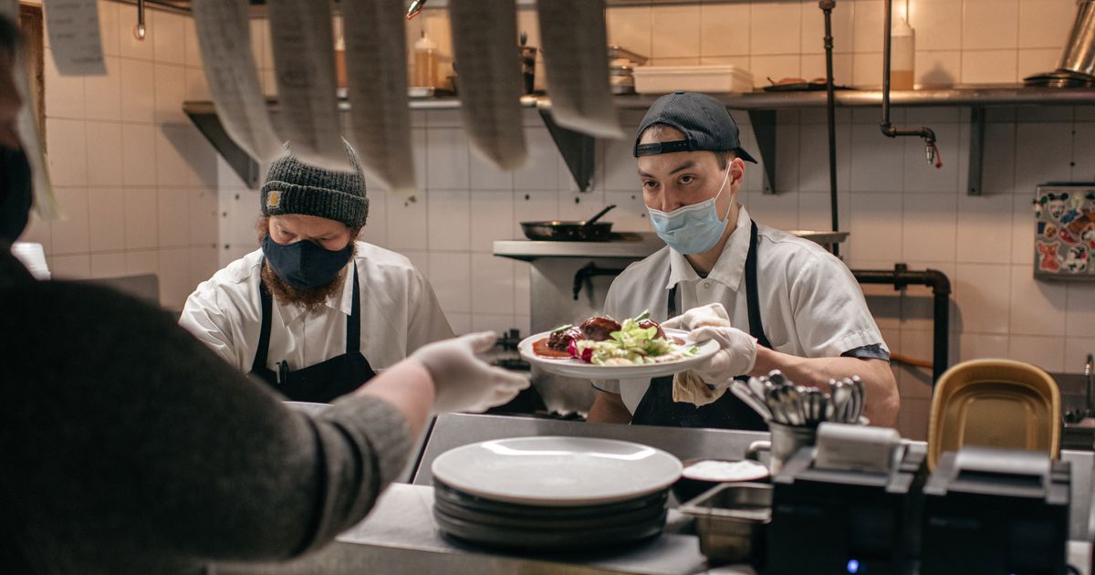 why’s-the-so-arduous-to-hire-restaurant-workforce-gorgeous-now