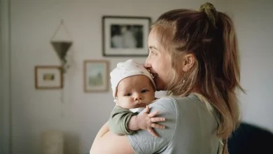 psychologist-shares-one-sport-all-dad-and-mother-ought-to-play-with-their-infants