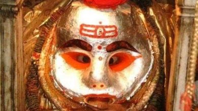 It is strange that the practice of this temple, alcohol and cigarettes is fulfilled, people have been playing the practice for years