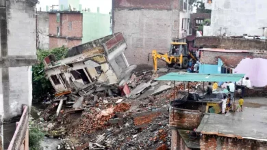 Heavy rains in Dehradun caused havoc, houses on the side of Bindal; Mussorie – Route Damaged – Dehradun Rain Fury Houses Has Damaged Roads Dehradun City News Damaged