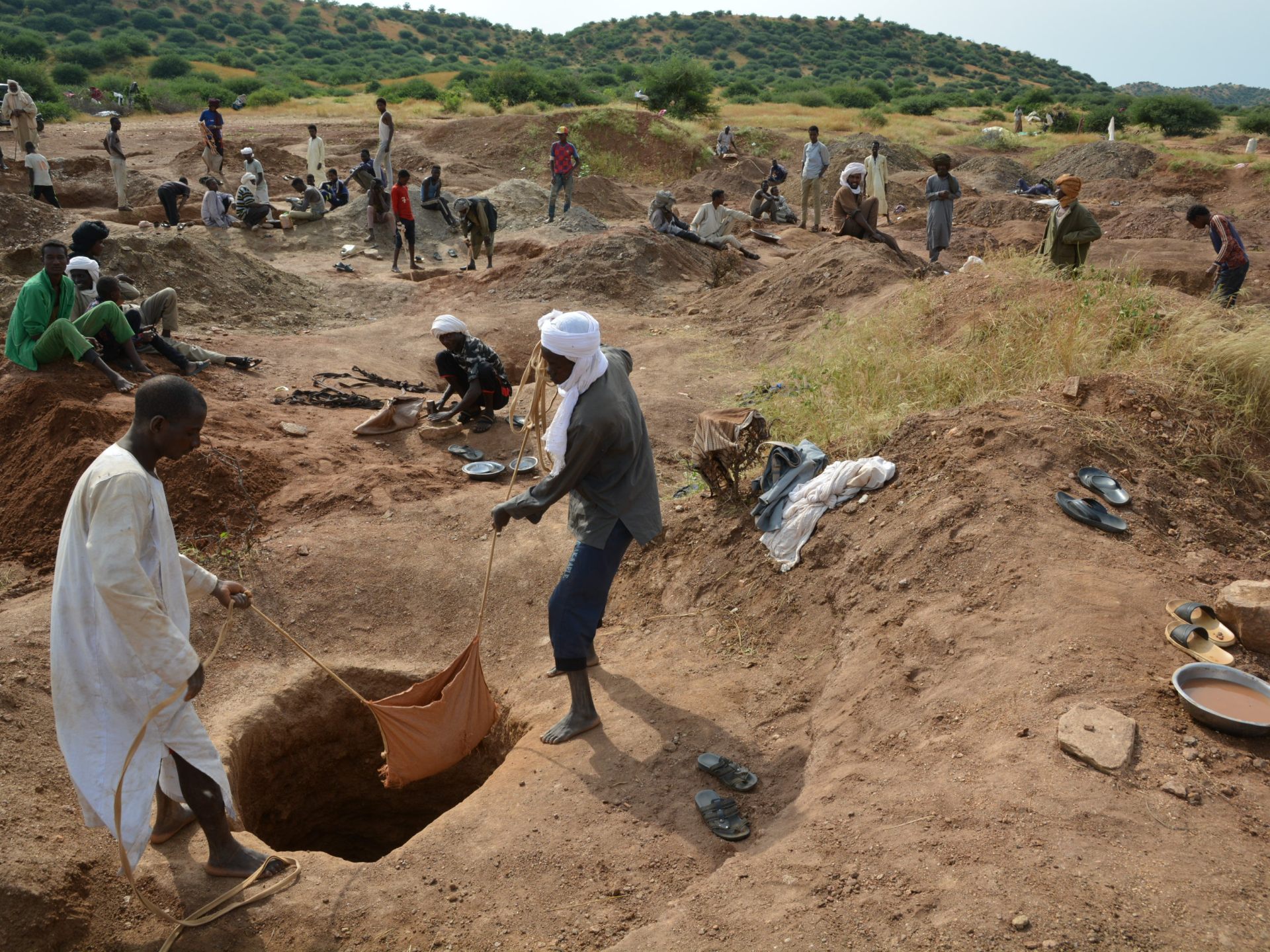 eleven-killed-in-sudan-gold-mine-collaps-as-civil-struggle-rages-|-sudan-struggle-news