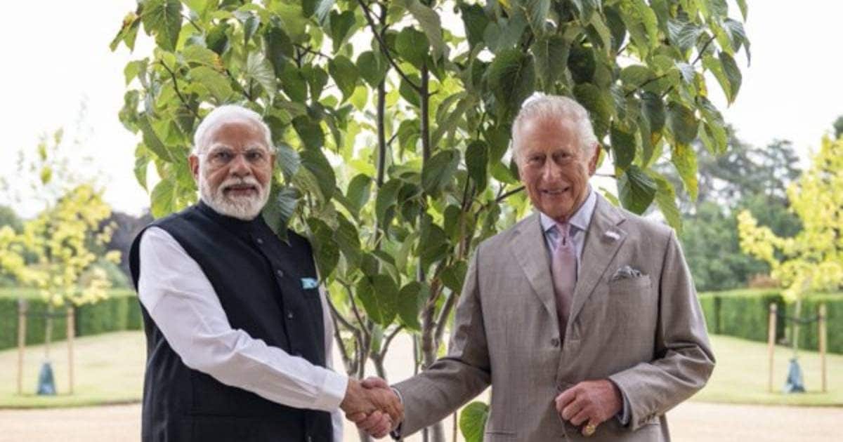 PM Modi UK Visit: ब्रिटेन के महाराजा से मिले पीएम मोदी, साथ लेकर गए एक खास उपहार