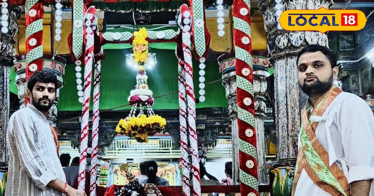 Viraje Thakur Dwarkadhish on the carousel of red velvet in shravan